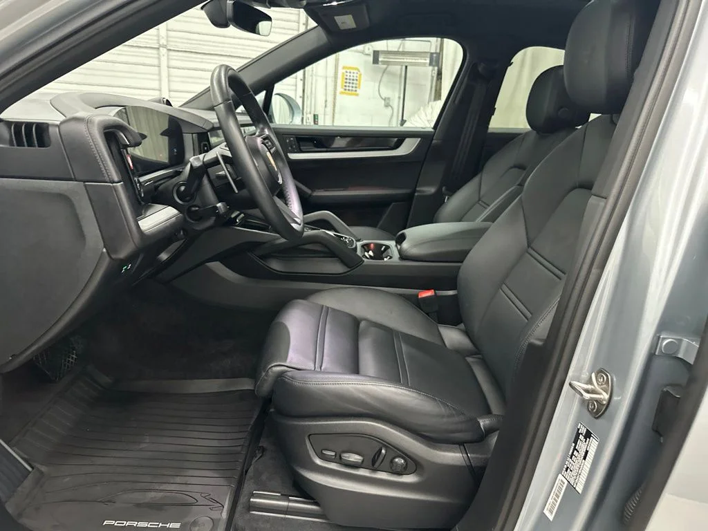 Used 2024  Porsche Base image 21