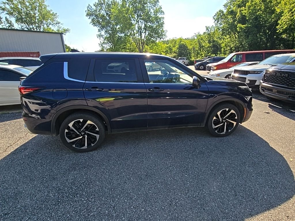 Used 2024 Blue Mitsubishi SE image 9