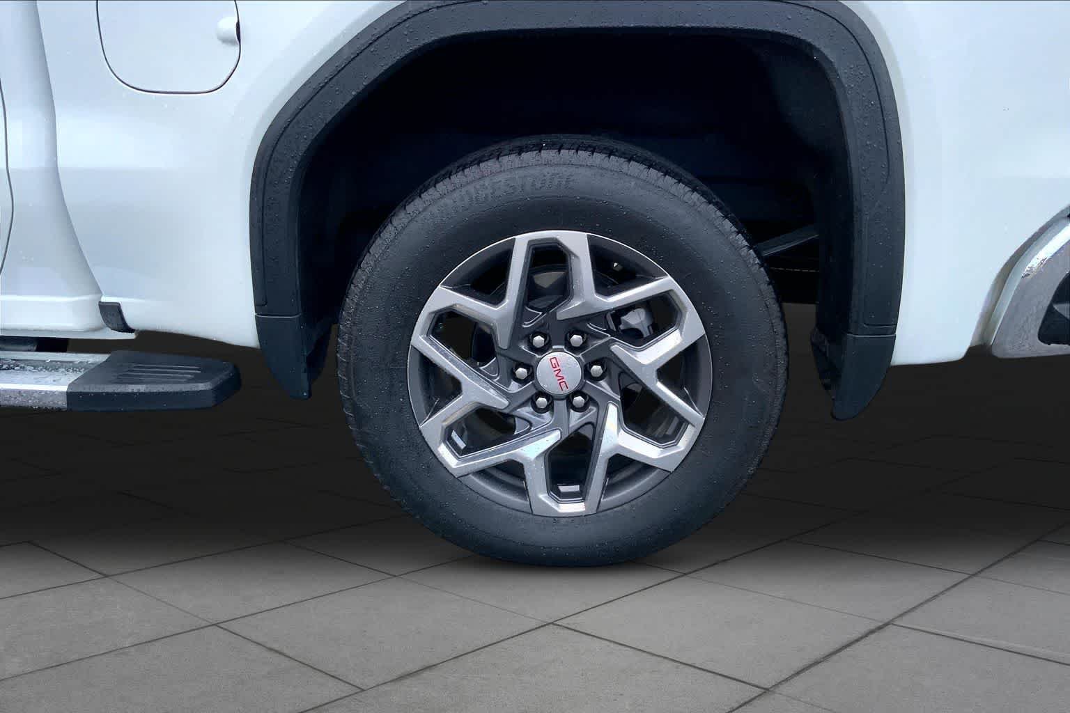 Used 2023 Summit White GMC SLT image 11