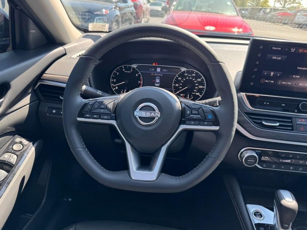 Used 2025 Black Nissan 2.5 SL image 13