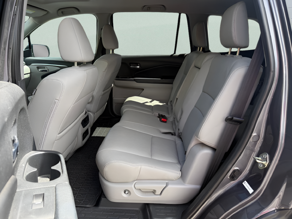 Used 2016 Silver Honda EX-L image 11