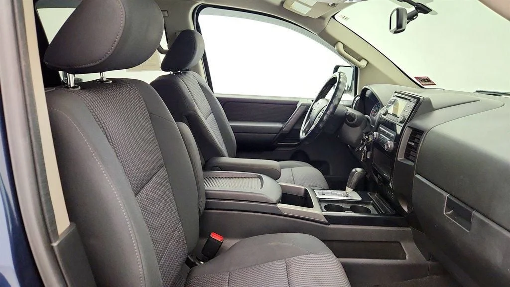 Used 2014 Graphite Blue Metallic Nissan 4WD Crew Cab SWB SV image 23
