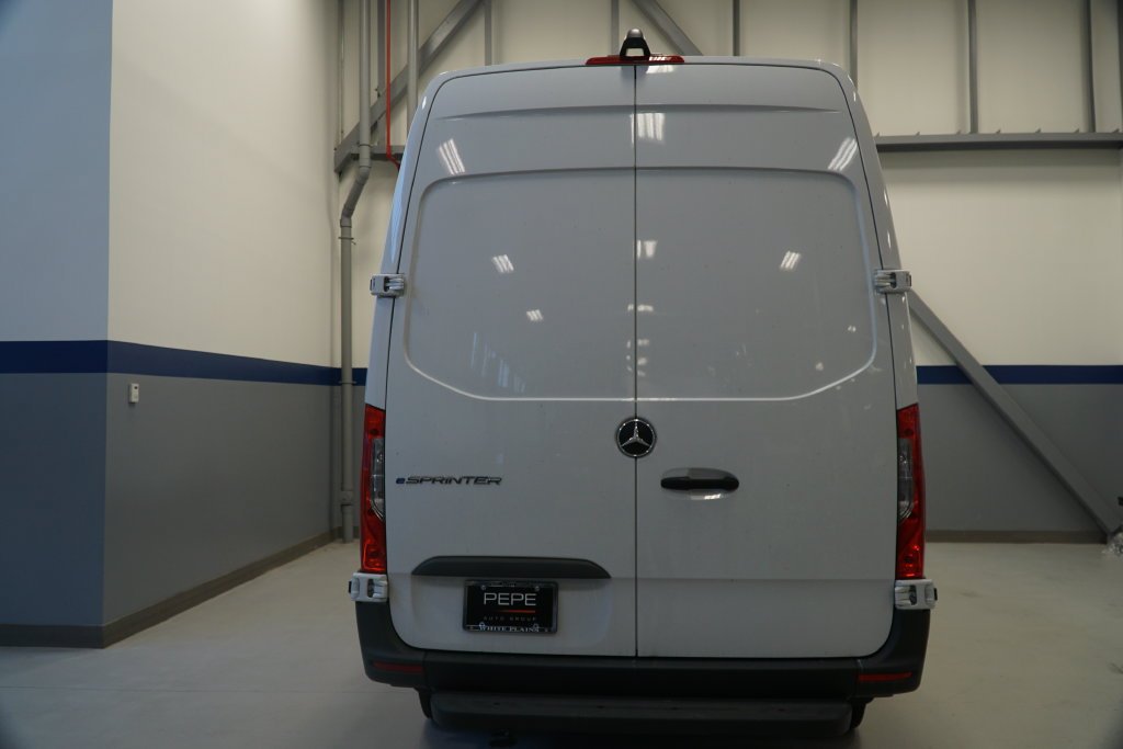 New 2025 Arctic+White Mercedes-Benz Cargo 170 WB image 23