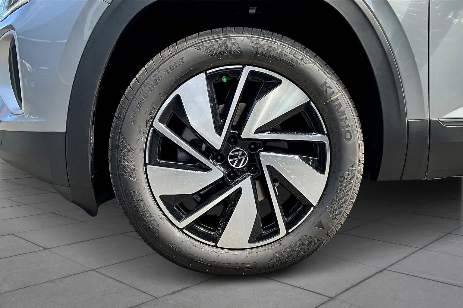 New 2026 Silver Mist Metallic Volkswagen 2.0T SE W/TECHNOLOGY image 11