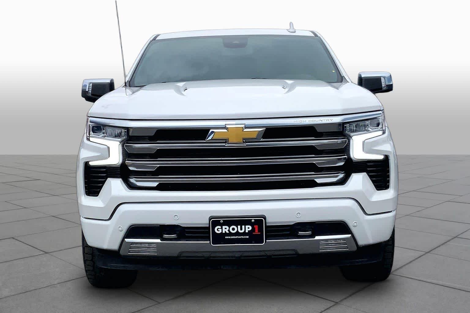 Used 2024 Iridescent Pearl Tricoat Chevrolet High Country image 4