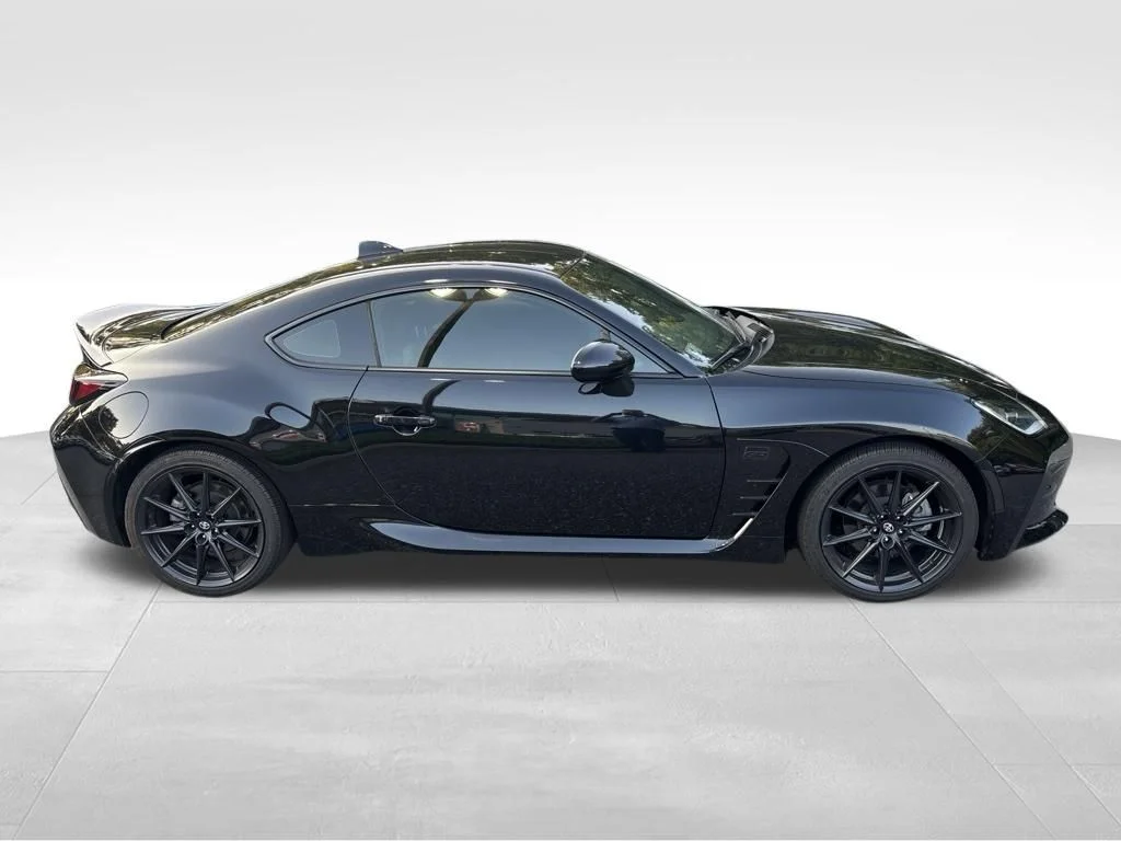 Used 2023  Toyota Premium image 4