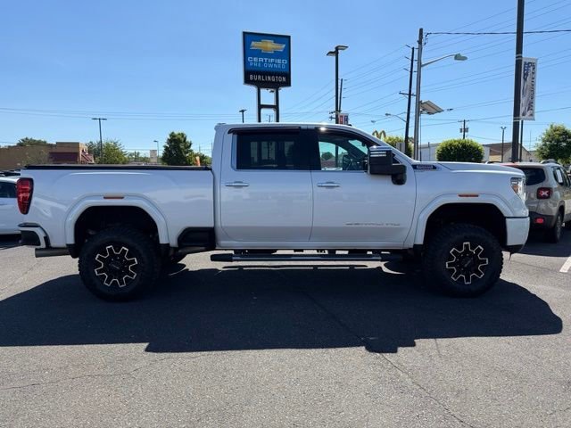 Used 2022 White Frost Tricoat GMC Denali image 10