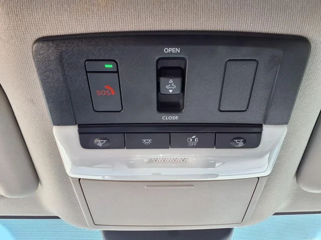 Certified Used 2025 White Nissan SR image 14