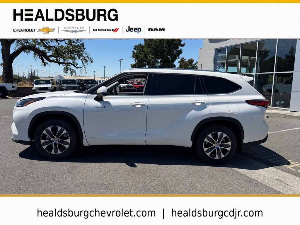 Used 2021 White Toyota XLE image 2