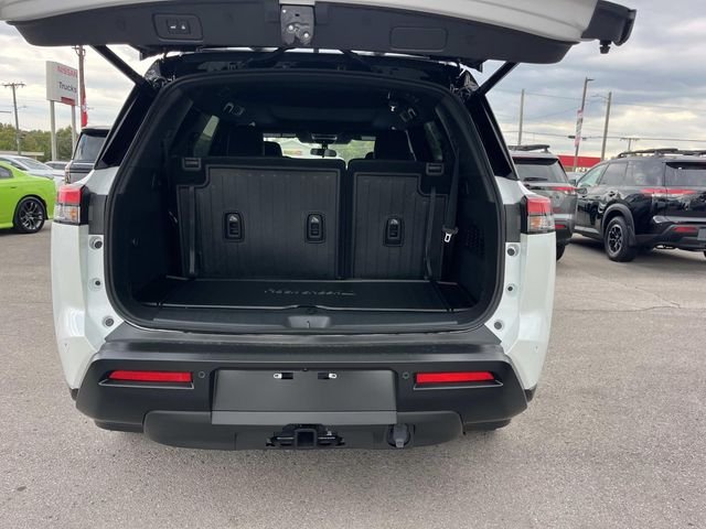 New 2026 Everest White Pearl TriCoat / Super Black Two-tone Nissan Rock Creek® image 12