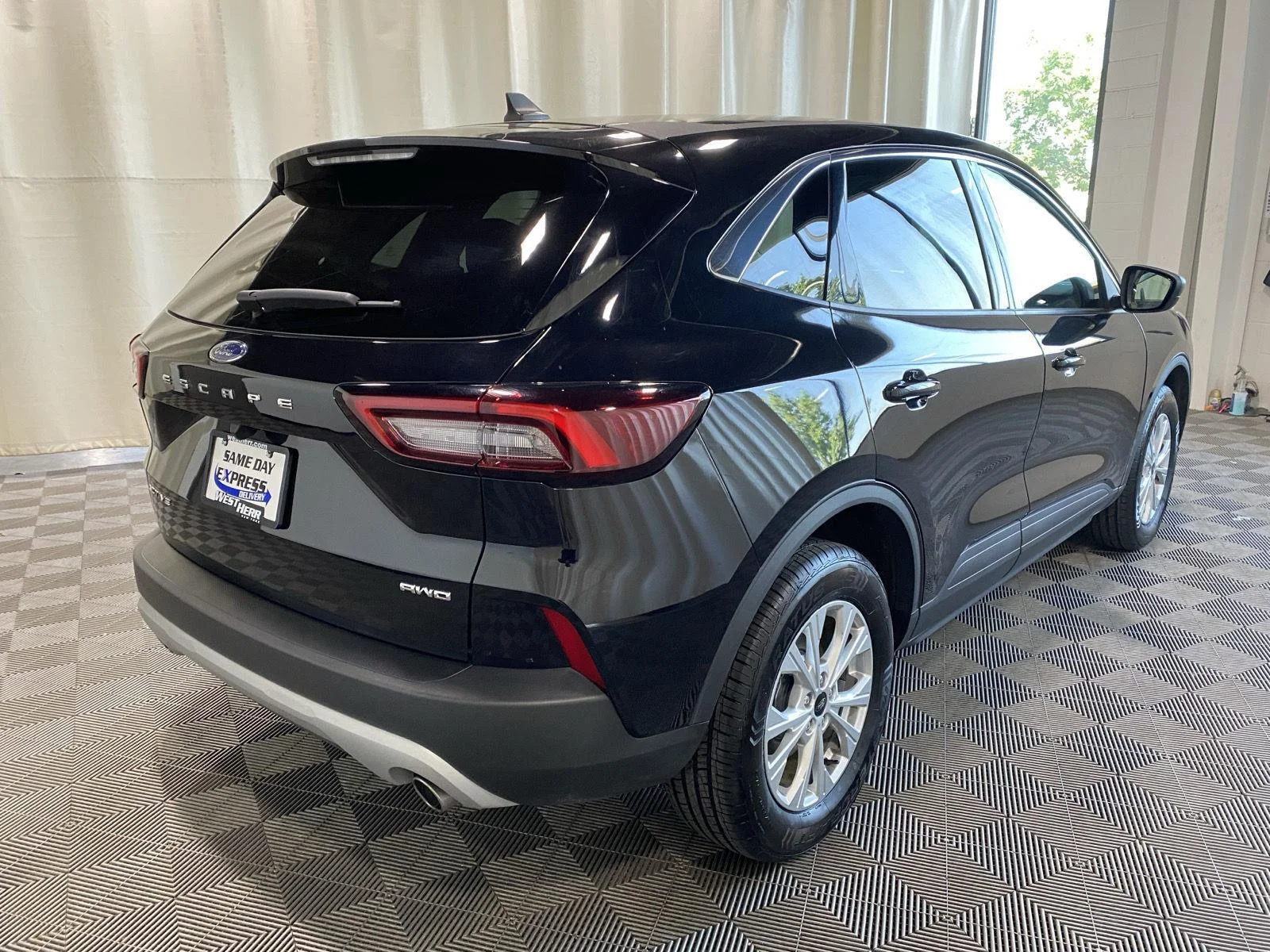 Used 2023 Agate Black Ford Active image 7