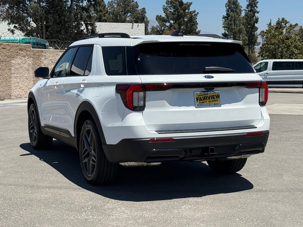 New 2026 Star White Metallic Tri-Coat Ford ST-Line image 4