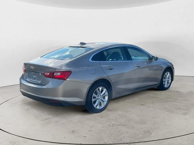 Used 2024 Gray Chevrolet LT image 5