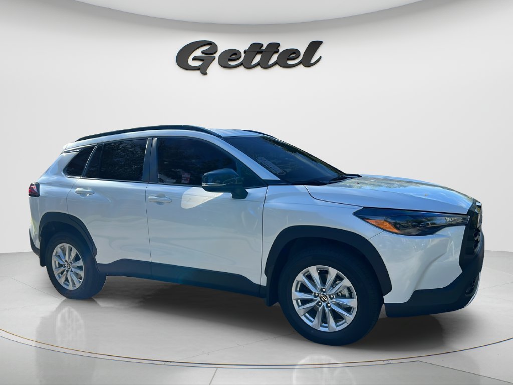 New 2026 Wind Chill Pearl <sup>1</sup> Toyota  LE image 3
