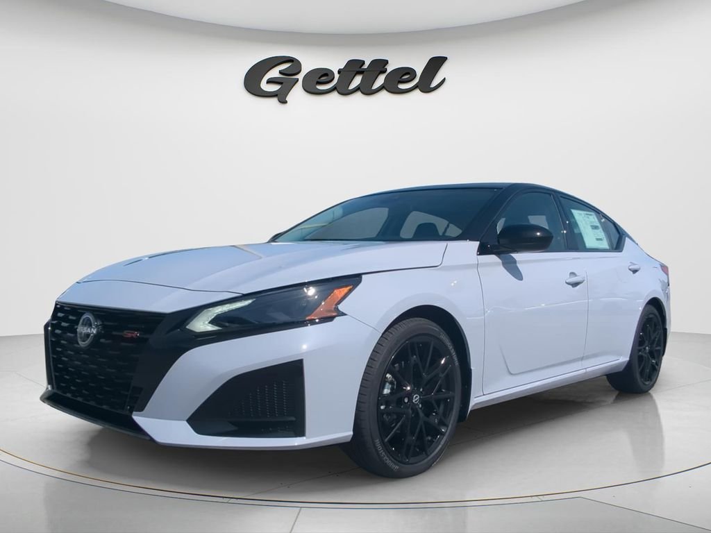 Gray Sky Pearl/Super Black 2026 Nissan Altima Sedan Front-Wheel Drive Continuously Variable Transmission