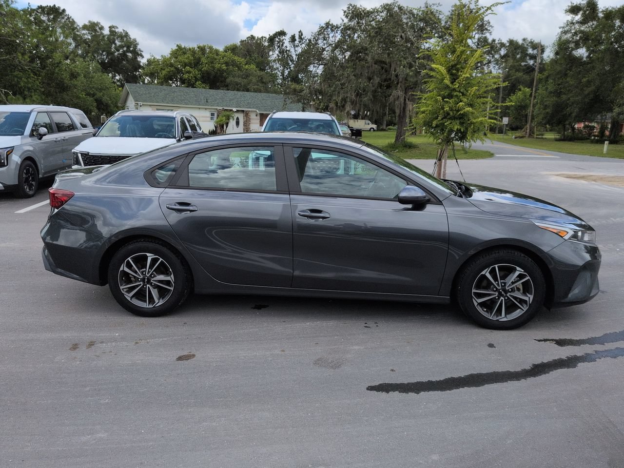 Used 2023 Gravity Gray Kia  image 3