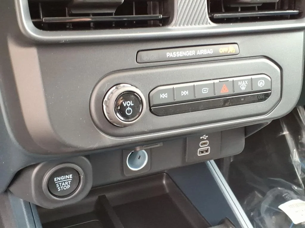 New 2026 Oxford White Ford XLT image 19