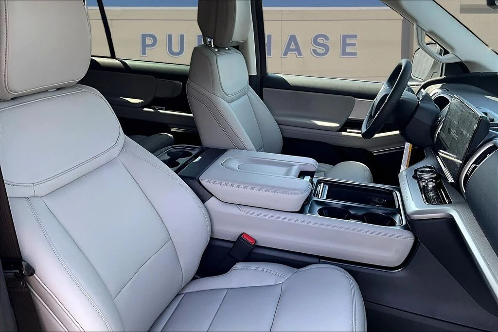 New 2027 Star White Metallic Tri-Coat Ford Active image 10