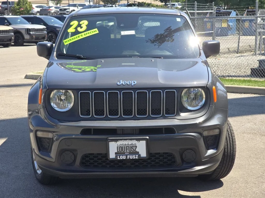 Used 2023 Gray Jeep Latitude image 10