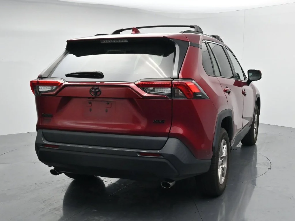 Used 2022 Red Toyota XLE image 5
