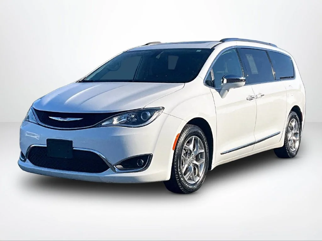 Used 2018 White Chrysler Limited image 31