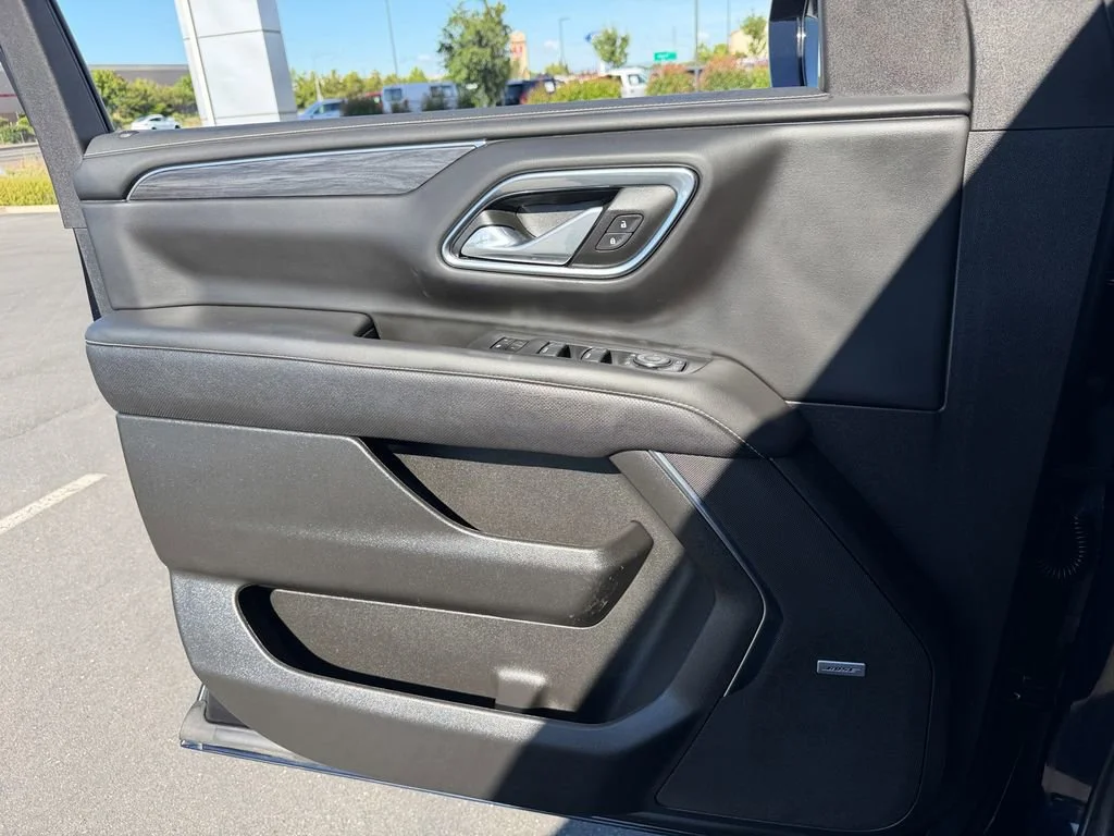 Used 2024 Midnight Blue Metallic GMC SLT image 13