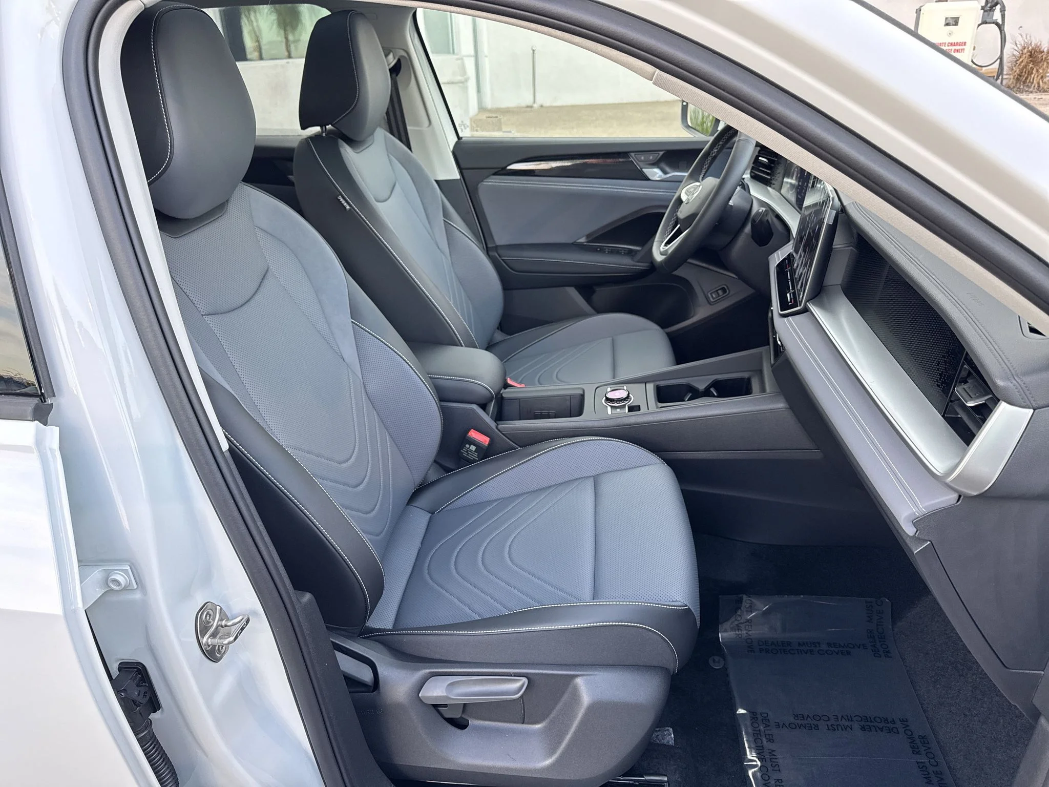 New 2026 Pure White Volkswagen SE image 23