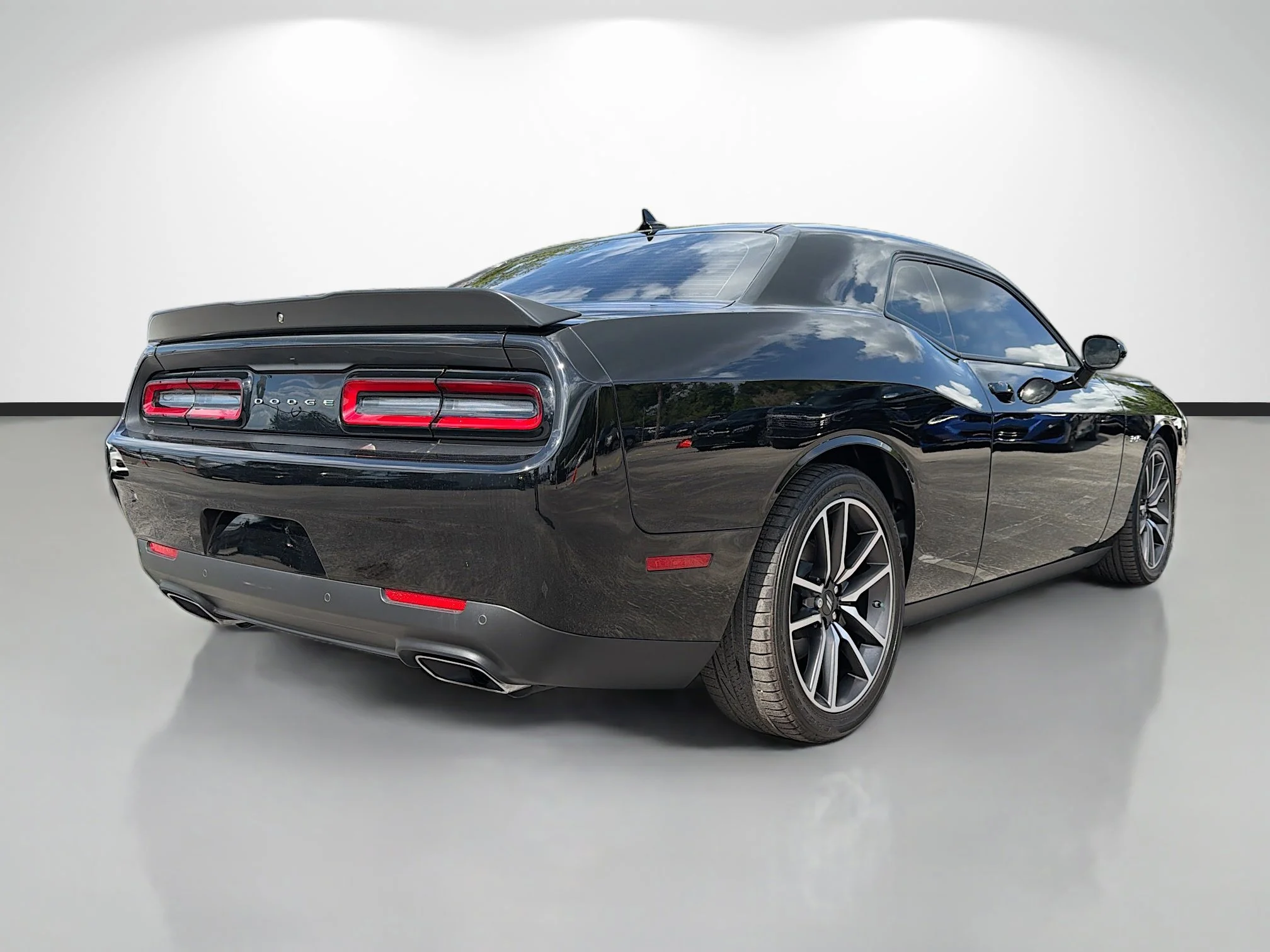 Used 2023 Pitch Black Clearcoat Dodge R/T image 3