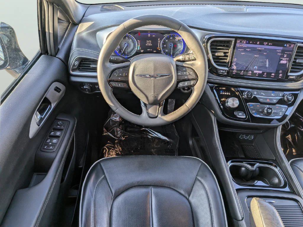 Used 2025 Black Chrysler Limited image 15