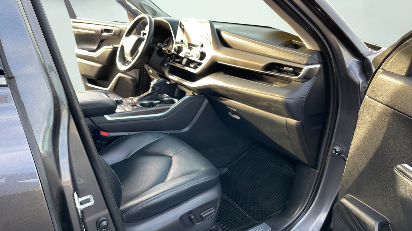 Certified Used 2022 Gray Toyota Limited image 24