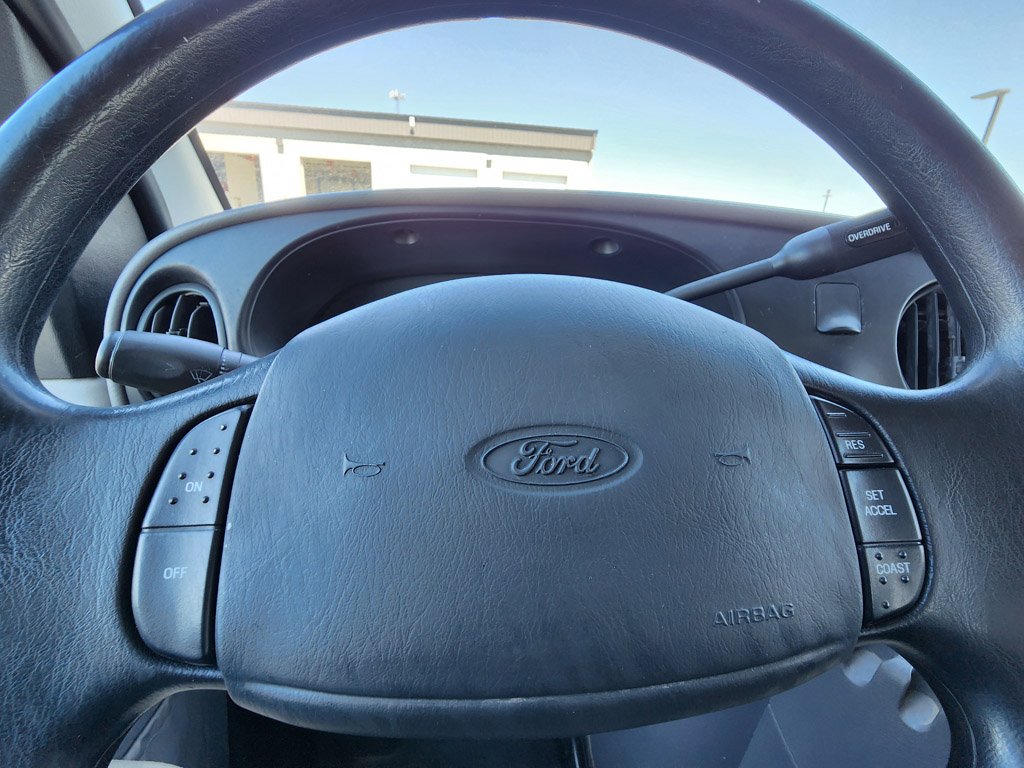 Used 2001  Ford  image 27