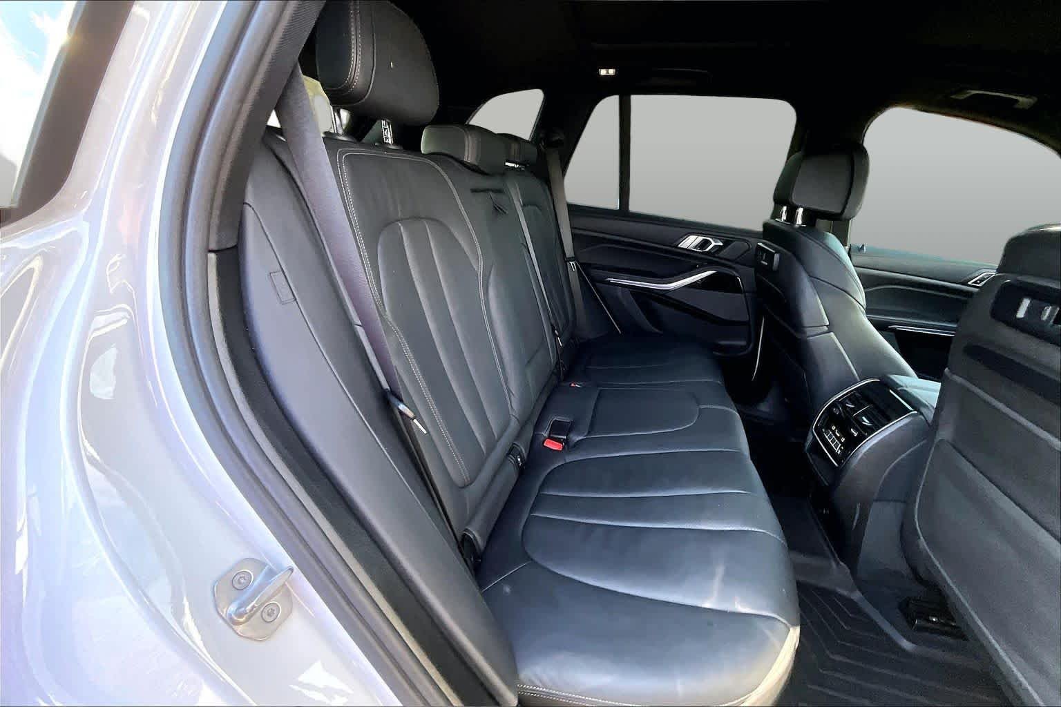 Used 2020 Mineral White Metallic BMW M50i image 20