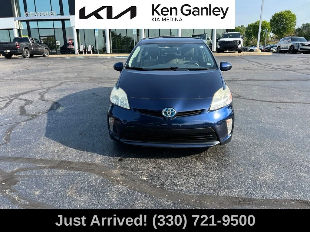 Used 2013 Blue Toyota Three image 2