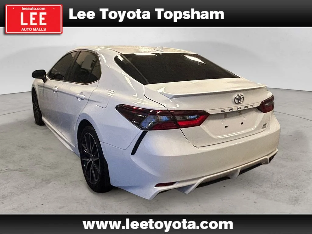 Used 2023 Ice Toyota SE image 3