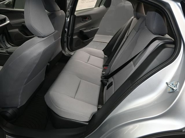 2026 Toyota Prius LE - Photo 11