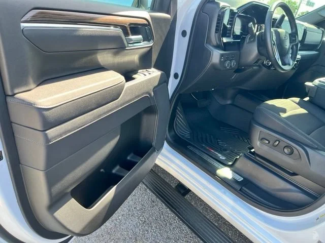 Used 2025 Summit White Chevrolet LT Trail Boss image 18