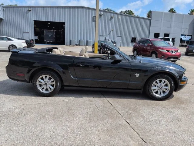 Used 2009 Black Ford V6 image 3