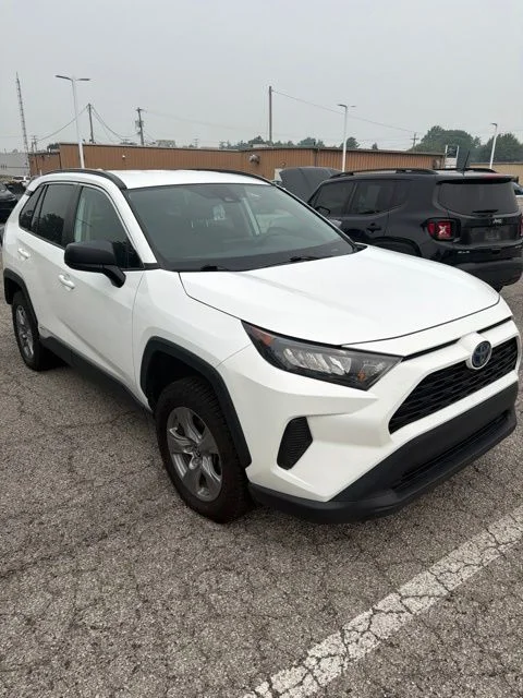 Used 2022 White Toyota LE image 3