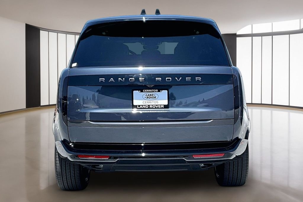 Used 2026 Varesine Blue Metallic Land Rover SE image 5