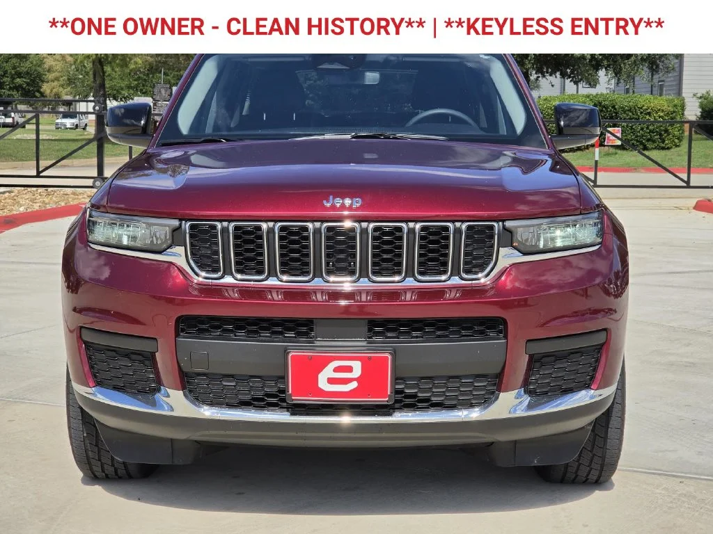 Used 2023 Red Jeep Laredo image 2