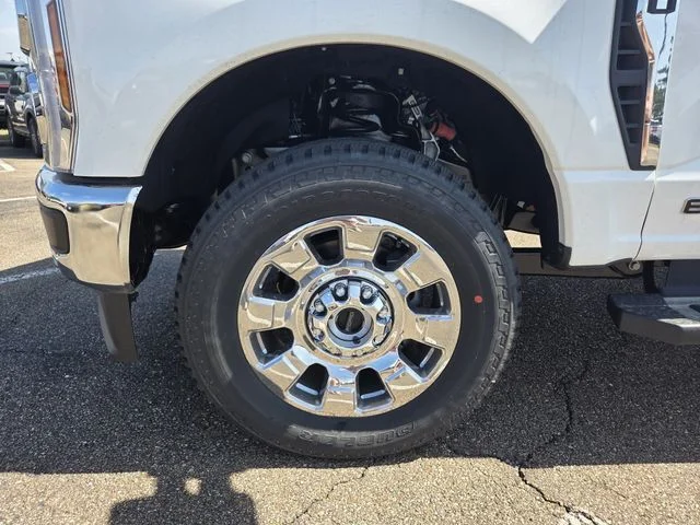 New 2026 Star White Metallic Tri-Coat Ford F-250® Lariat® image 44