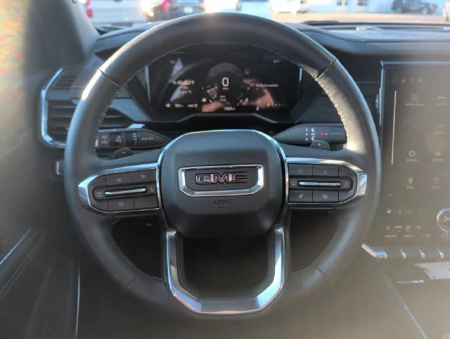 Used 2025 Crystal Metallic GMC Elevation image 17