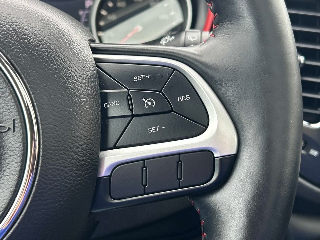 Used 2018 White Jeep Trailhawk image 22