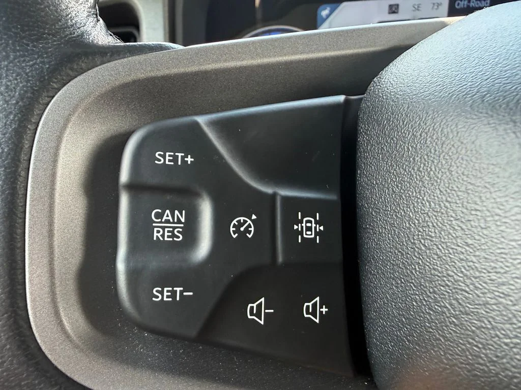 Used 2024 Gray Ford Wildtrak image 18
