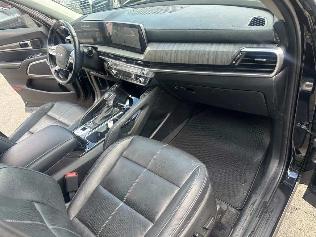 Used 2024 Black Kia EX image 33
