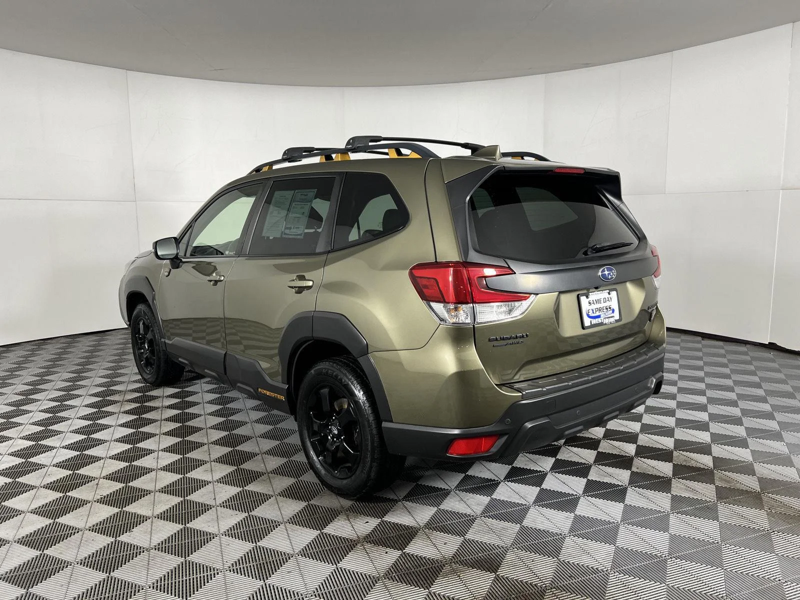 Used 2022  Subaru Wilderness image 2