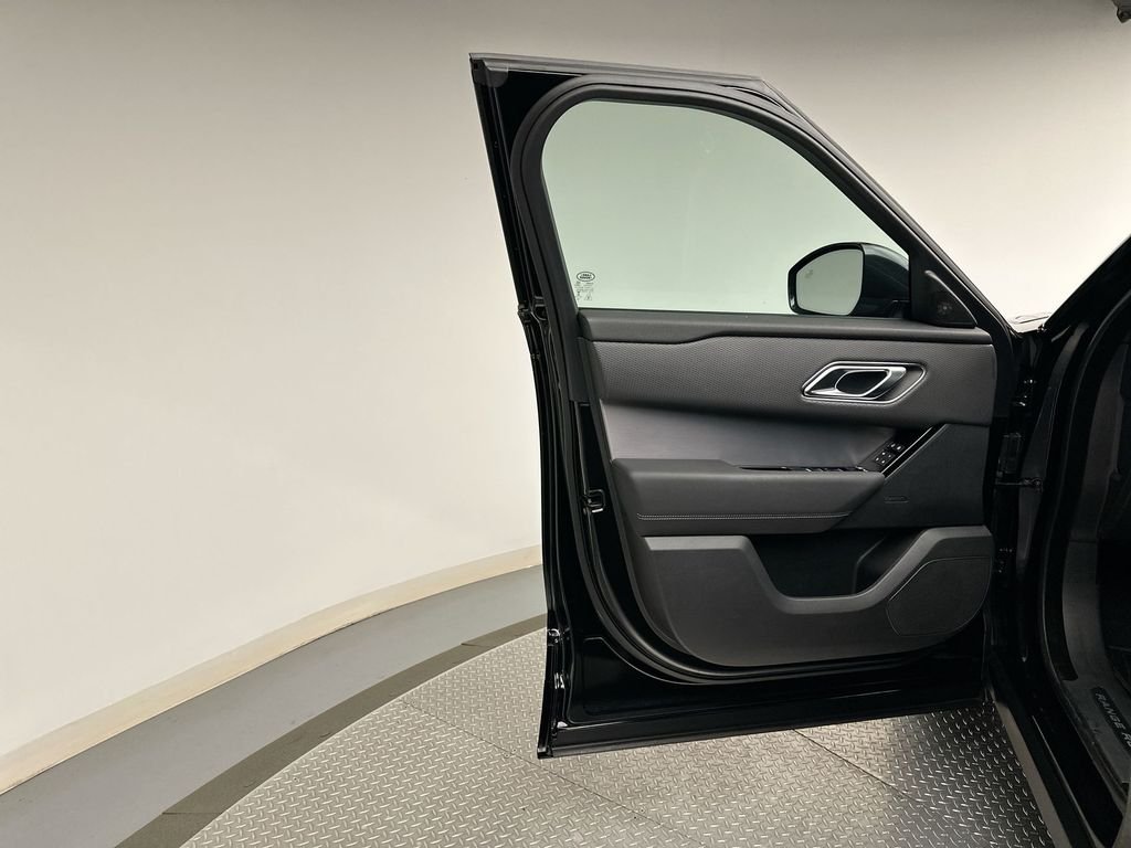 Certified Used 2023 Santorini Black Metallic Land Rover R-Dynamic S image 9