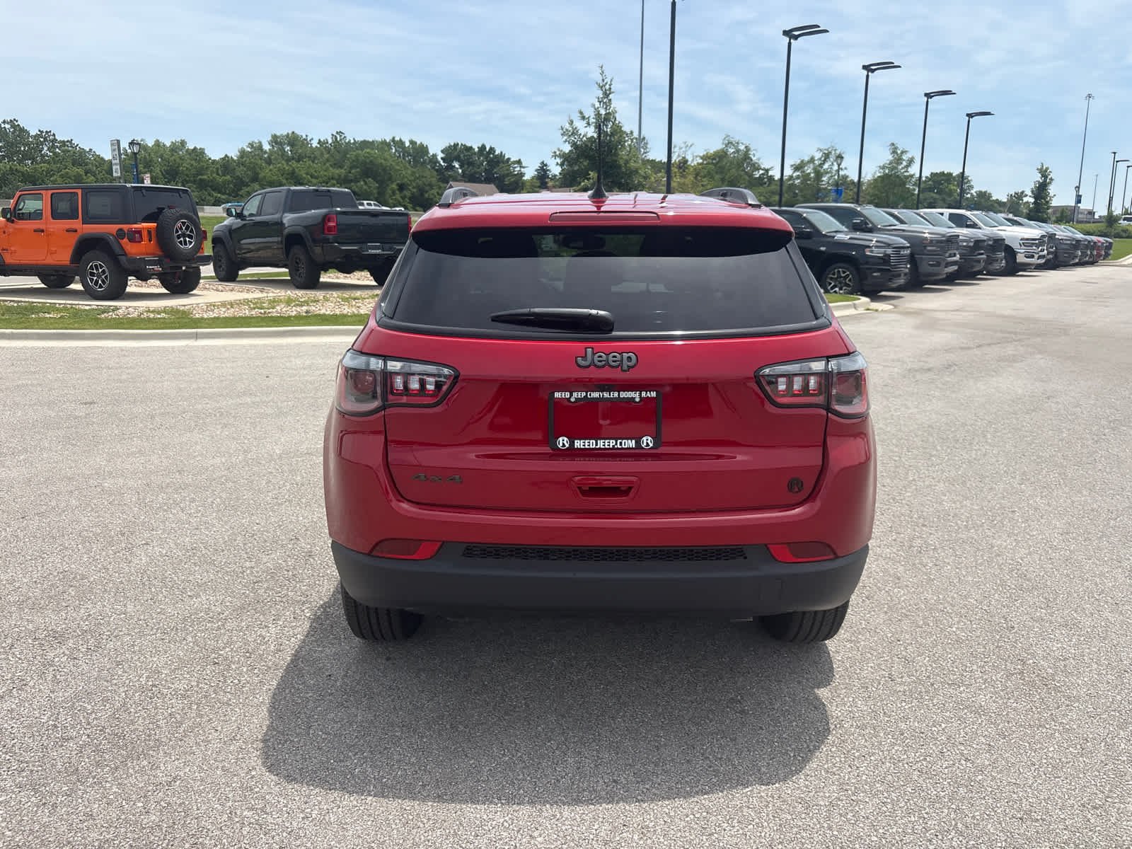 New 2026 Red Hot Pearl-Coat Exterior Paint Jeep Latitude image 8
