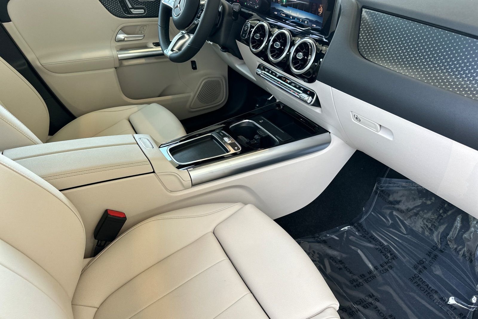 New 2026 White Mercedes-Benz GLA 250 image 16