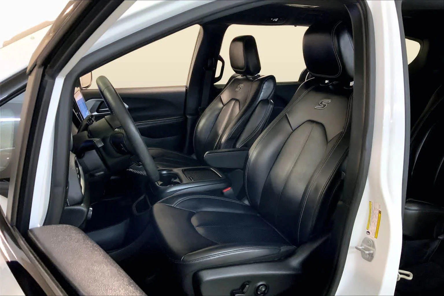 2023 Chrysler Pacifica Touring L - Photo 12